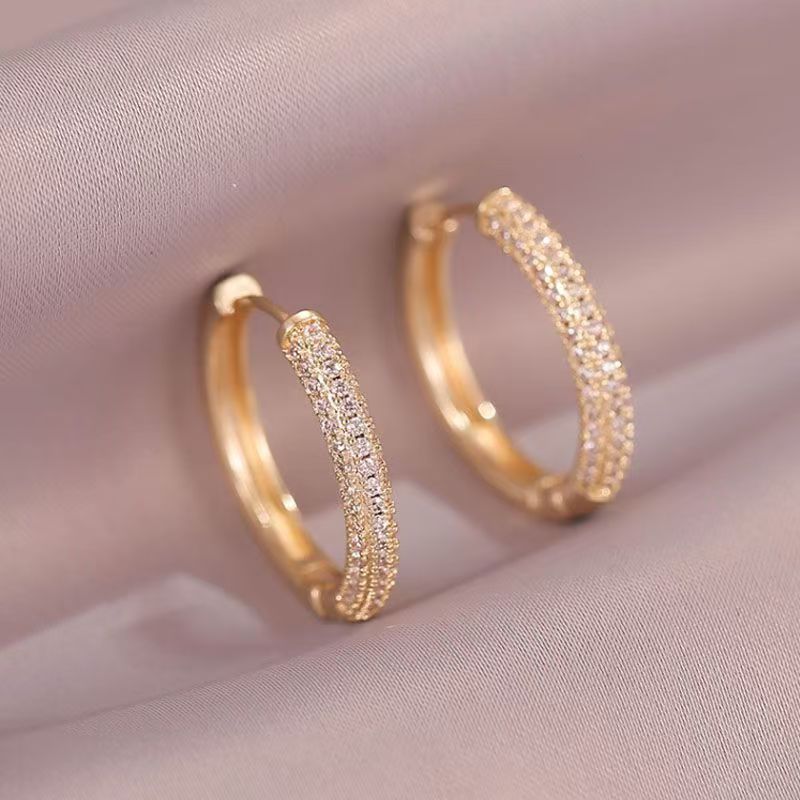 Boucles d’Oreilles Géométriques Cercle en Cuivre Doré – Style Mode OL avec Zircon Incrusté | Luxe Léger Femme