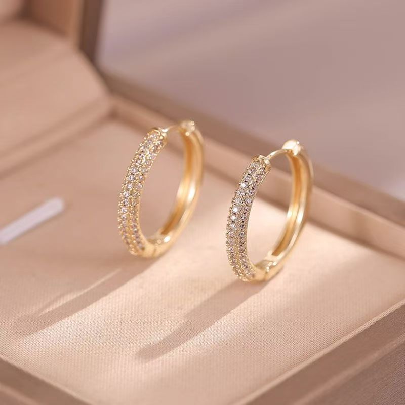 Boucles d’Oreilles Géométriques Cercle en Cuivre Doré – Style Mode OL avec Zircon Incrusté | Luxe Léger Femme