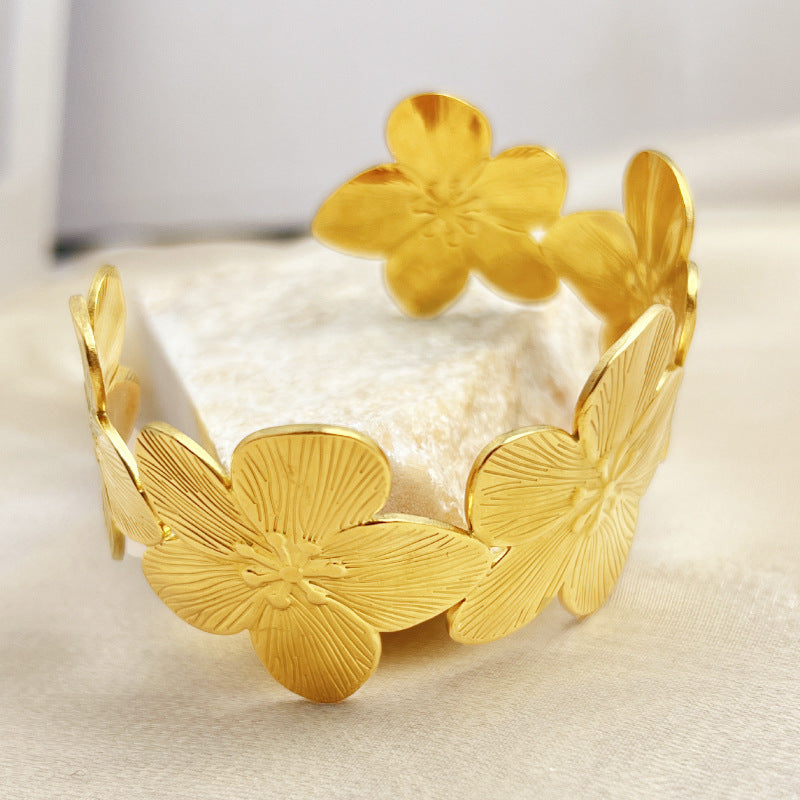 Bracelet Femme Doré à Ouverture – Motif Fleurs & Pois – Bijou Rétro Chic