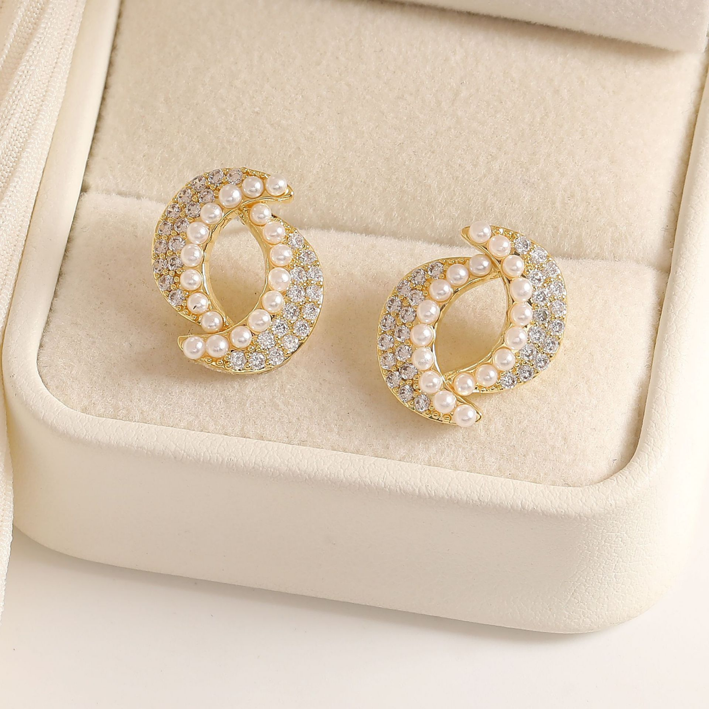 Boucles d'oreilles géométriques en perles – Légèreté & luxe discret