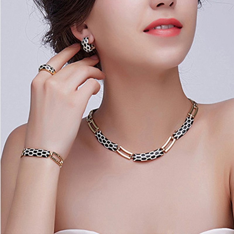 Parure chaîne serpent plaquée or – Élégance européenne et américaine