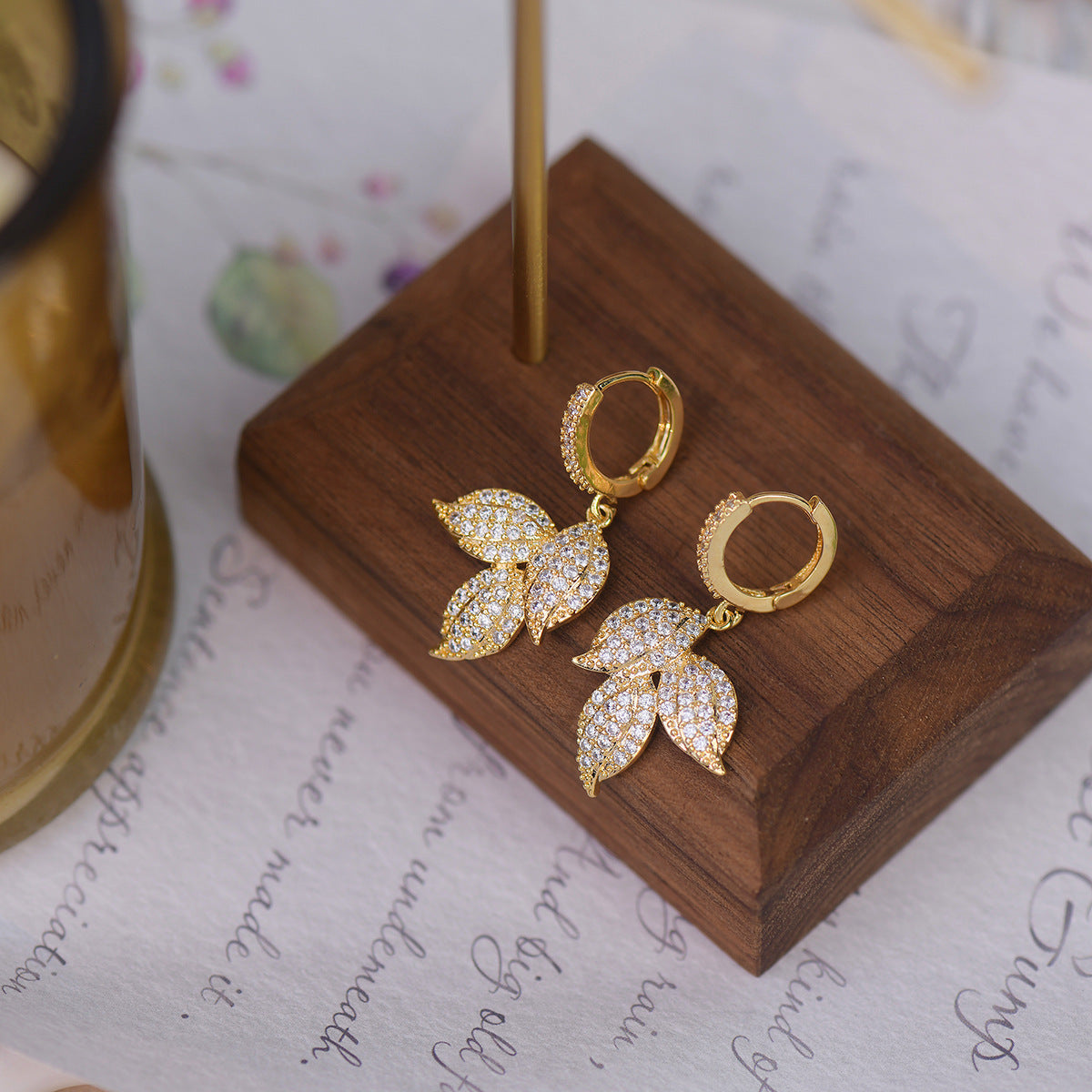 Boucles d’Oreilles Feuille Dorée Femme – Bijoux Élégants avec Zircon Brillant | Style Nature Chic