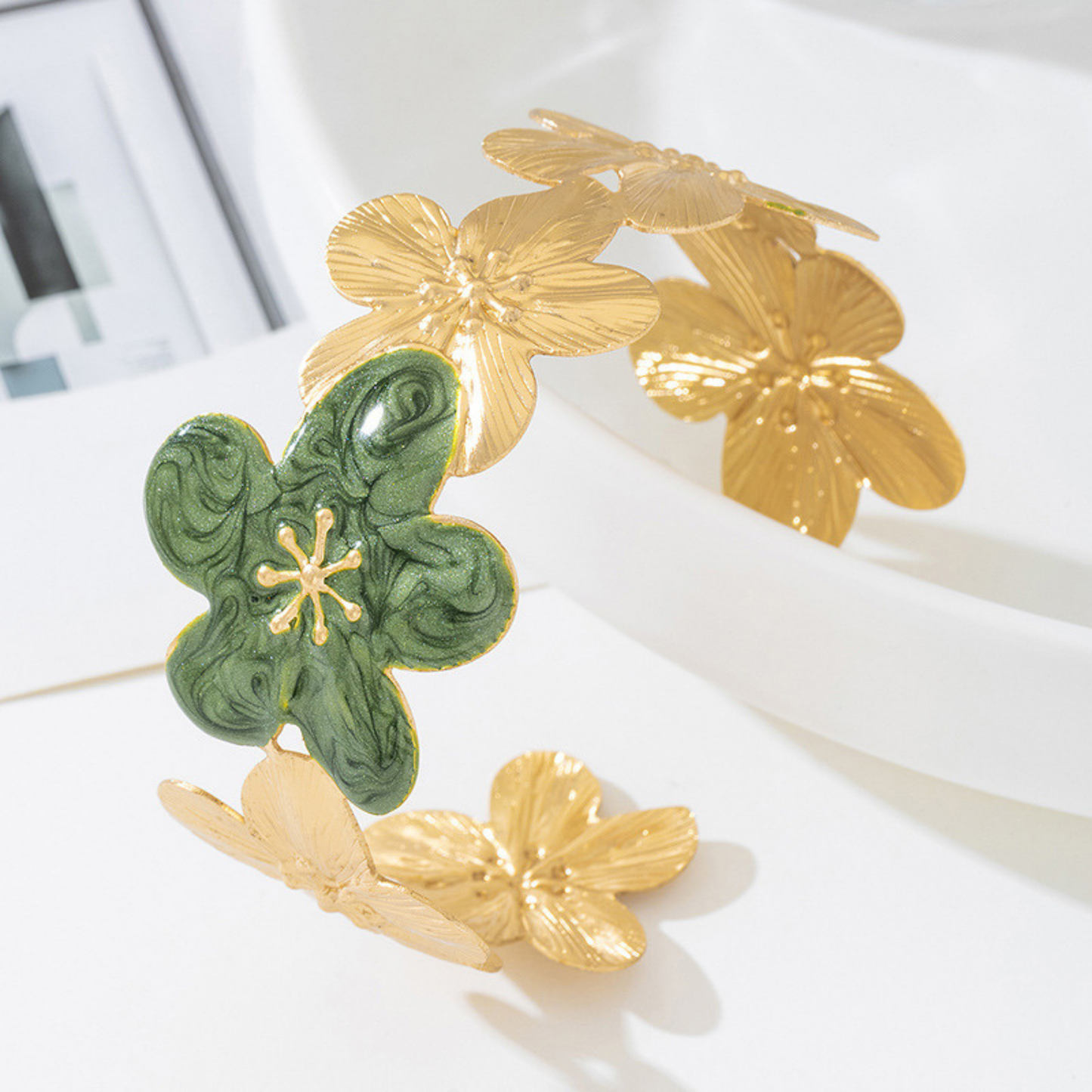 Bracelet Fleur Femme – Design Rond Plaqué en Alliage | Style Exagéré Élégant