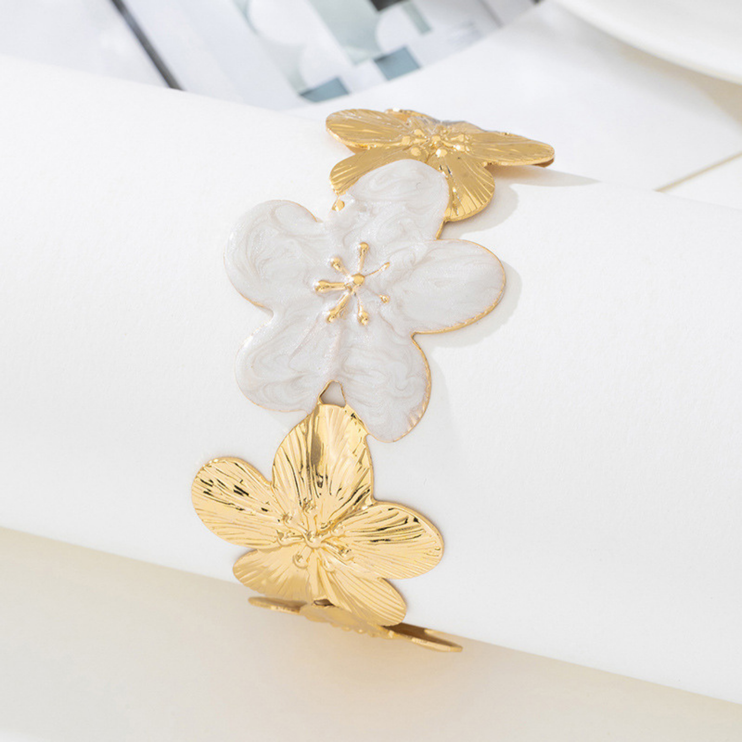 Bracelet Fleur Femme – Design Rond Plaqué en Alliage | Style Exagéré Élégant