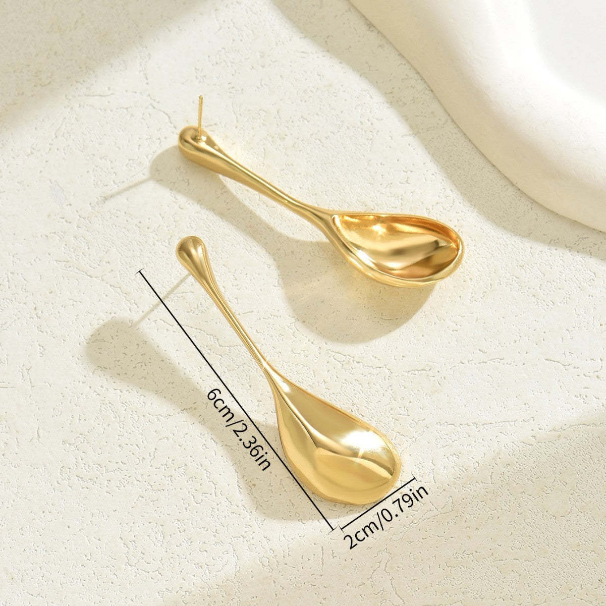 Boucles d’Oreilles Femme Design Géométrique Goutte d’Eau – Style Minimaliste et Tendance