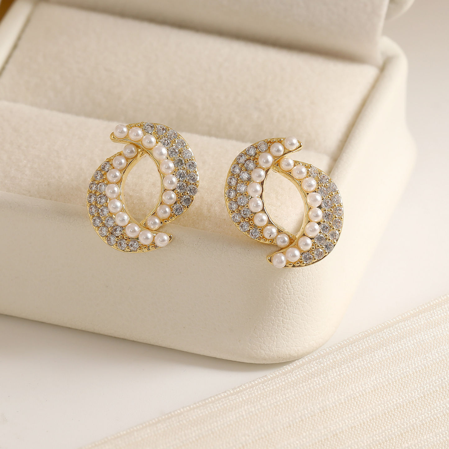 Boucles d'oreilles géométriques en perles – Légèreté & luxe discret