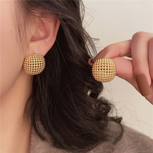 Boucles d’Oreilles Carrées Métal ajouré – Style Coréen Chic & Moderne
